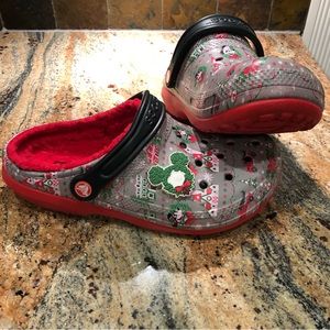 2019 Disney Park Christmas Holiday Crocs Size W8  M6